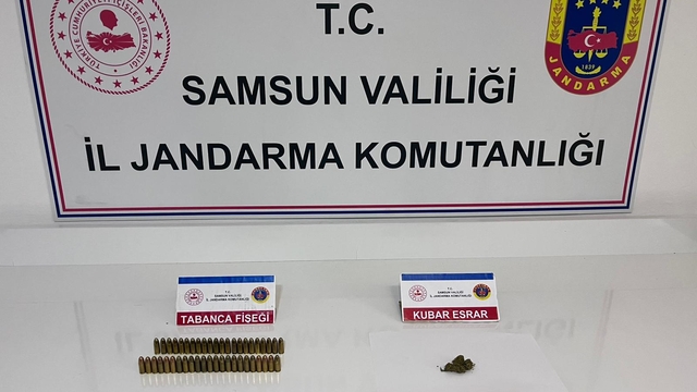 Bafra'da bir evde yapılan aramada uyuşturucu ve fişek ele geçirildi