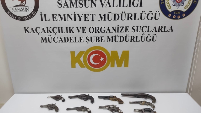 Samsun'da tescile tabi kültür varlığı kapsamında 13 tabanca ele geçirildi