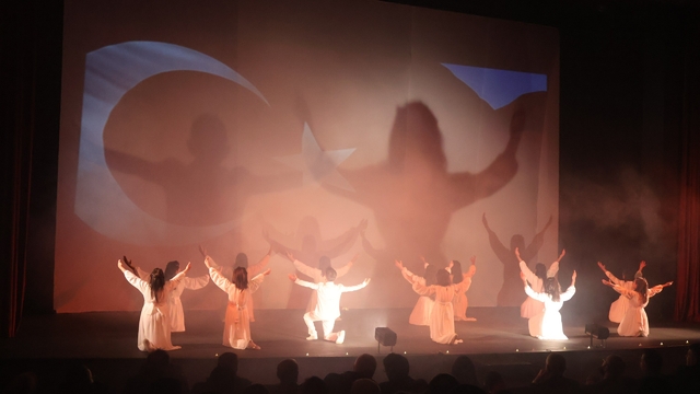 Koruma altındaki çocuklardan duygulandıran performans: "Harman yeri 1915" Erzurum'da sahnelendi