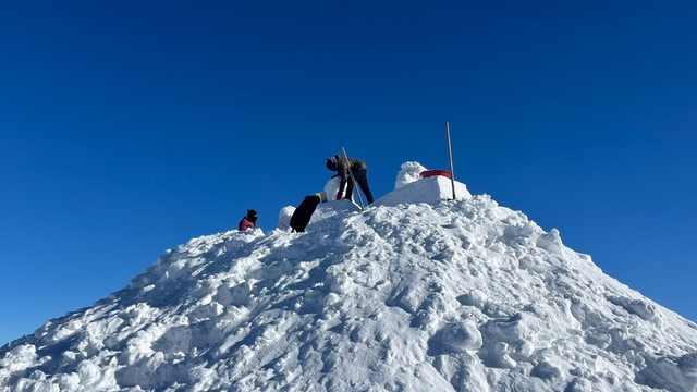 Sarıkamış Harekatı'nda şehit düşen askerlerin kardan heykellerinin yapımına başlandı