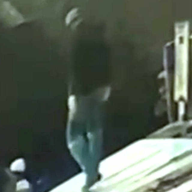 TIR'ın dorsesinde çalışan işçiye yıldırım isabet etti