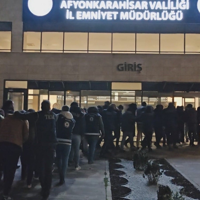 Yabancı uyruklu şahıslara operasyon: 9'u DEAŞ'lı 62 kişi sınır dışı edildi