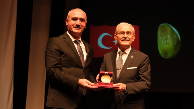 Yılmaz Büyükerşen: Siyaseten kendimi emekli ettiğimi duyuruyorum