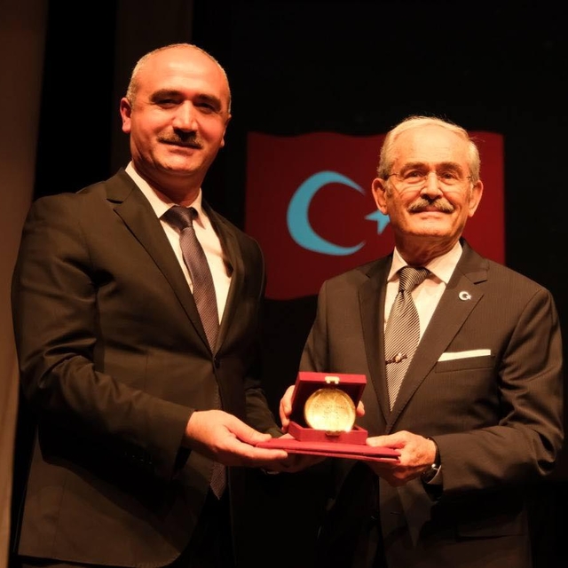 Yılmaz Büyükerşen: Siyaseten kendimi emekli ettiğimi duyuruyorum