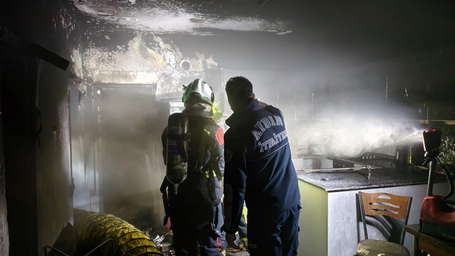 Nazilli'de yanan ev kullanılamaz hale geldi