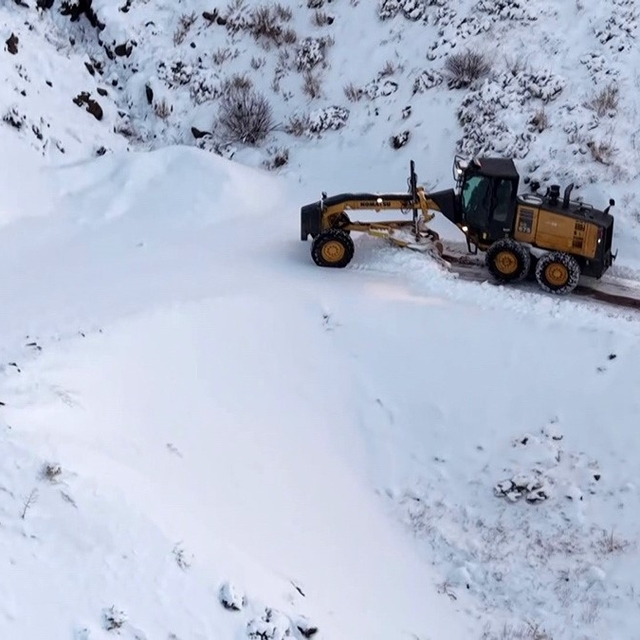 Adıyaman'da karla mücadelede çalışmaları devam ediyor