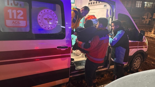 Yolu kapalı mahallede solunum sıkıntısı çeken hastaya, UMKE ulaştı