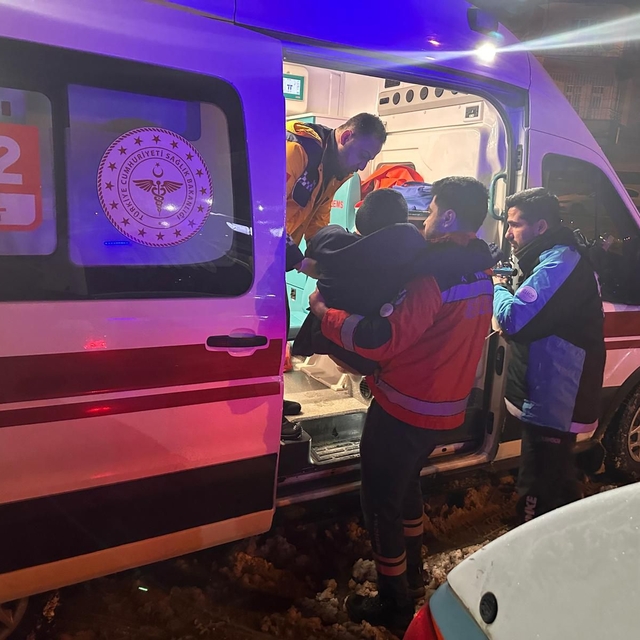 Yolu kapalı mahallede solunum sıkıntısı çeken hastaya, UMKE ulaştı