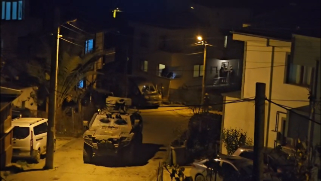 Yalova'da DAEŞ operasyonları sabaha kadar sürdü
Özel harekat polisleri geniş güvenlik önlemleri altında Yalova'da sabaha kadar operasyon yaptı