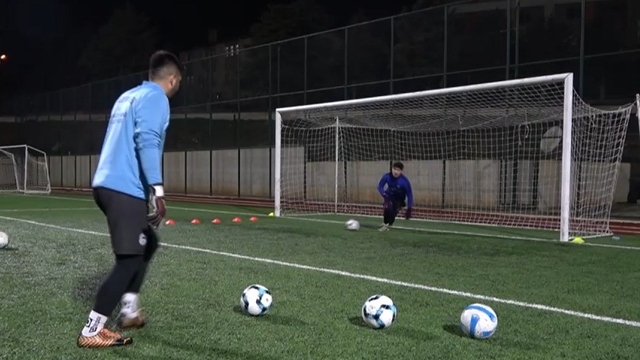 İmam ve esnaflar gençleri kötü alışkanlıklardan korumak için kulüp satın aldı
Zor zamanlardan kurtulan kulüp başarılara imza atıyor