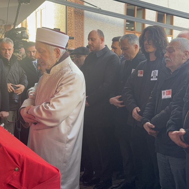 DEAŞ operasyonunda şehit olan 3 polis için Yalova'da tören (2)