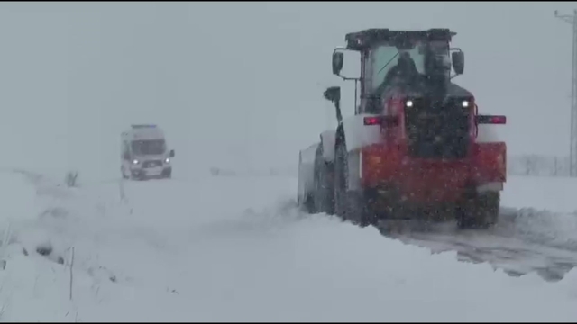 Gercüş'te kardan kapanan 45 köy yolu ulaşıma açıldı