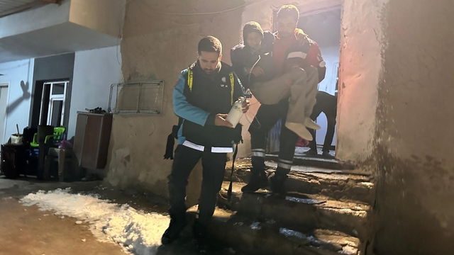 Diyarbakır'da solunum sıkıntısı çeken hasta UMKE'nin desteğiyle hastaneye ulaştırıldı