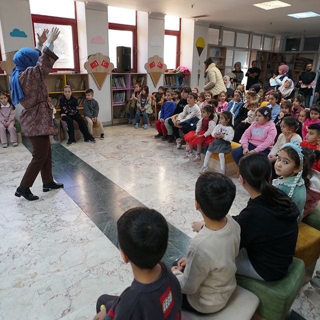 Edebiyat şehrinde çocuklarla masal buluşması