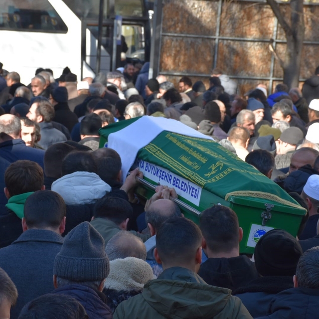 Mekke'de ring otobüsünün çarptığı Türk umreci memleketi Sakarya'da defnedil...