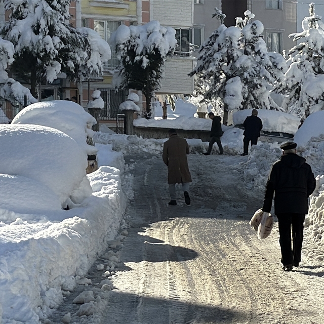 Karabük'te kar kalınlığı 75 santimetreye ulaştı