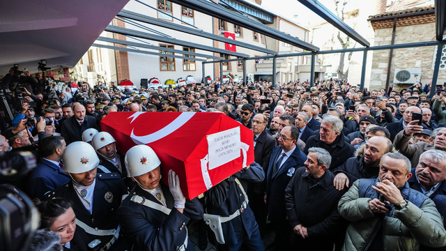 Yalova'da DEAŞ'a yönelik operasyonda şehit olan Pehlivan son yolculuğuna uğurlandı