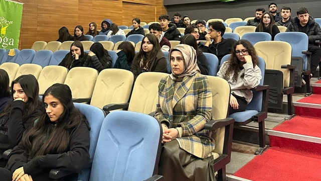 Adıyaman Doğa Koleji mezunlarından öğrencilere yol gösterici söyleşi