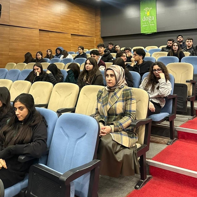 Adıyaman Doğa Koleji mezunlarından öğrencilere yol gösterici söyleşi