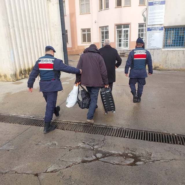 Hapis cezası bulunan baba-oğul, aynı operasyonda yakalandı