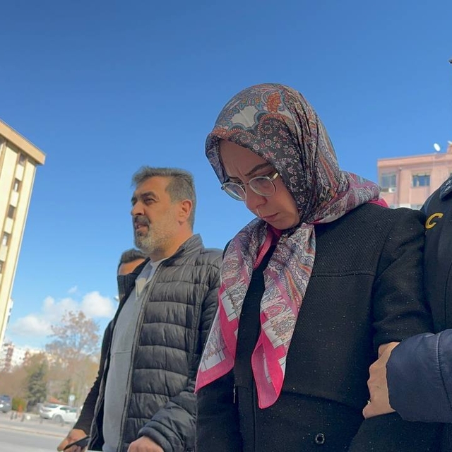 Eşini 25 bıçak darbesiyle öldüren kadın için 24 yıla kadar hapis istemi