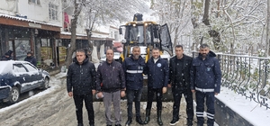 Eğil Belediye Başkanı Seydaoğlu karla mücadele çalışmalarını inceledi