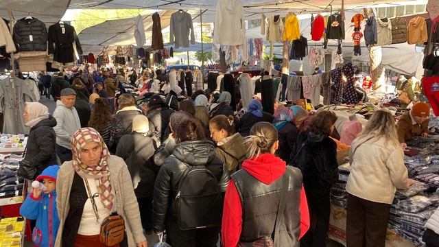 Aydın'ın tarihi Salı Pazarı'nda yıl sonu hareketliliği