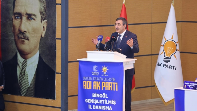 Cumhurbaşkanı Yardımcısı Yılmaz: "Ülkemiz ve bölgemiz üzerinde hesabı olanlar, bu terör yapılanmalarını birer araç olarak kullanıyor"
"Terörsüz Türkiye, çok daha güçlü bir Türkiye demektir"
"Bahçeli, önce ülkem ve milletim diyen bir anlayış ile hareket etti. Böyle hareket edenlere bu millet her zaman destek olmuştur"
"Silahların gölgesinin olmadığı, siyasetinin alanının genişlediği, demokratik siyaset içerisinde ülkemizin ilerlemeye devam ettiği bir ortamı hep birlikte oluşturacağız"