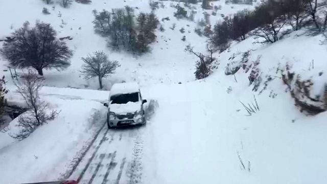 Gercüş'te karda mahsur kalan 5 kişi kurtarıldı