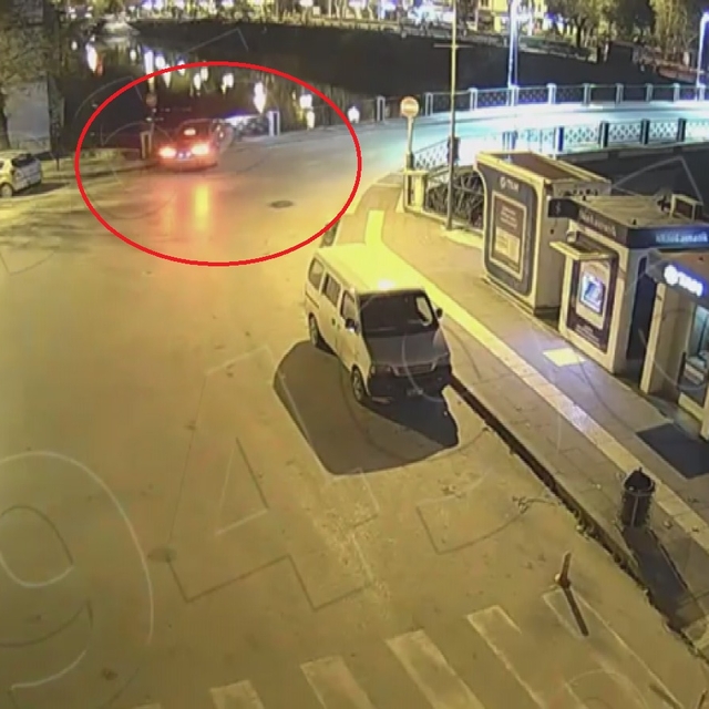 Otomobil, Yeşilırmak'a uçtu; 1 ölü, 1 yaralı (2)