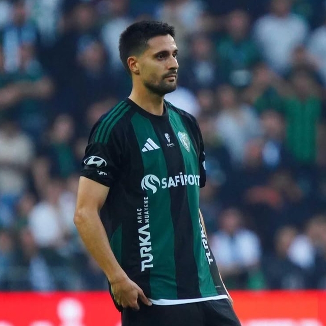 Tarkan Serbest, Kocaelispor camiasına veda etti
"Her zaman kalbimde olacaks...