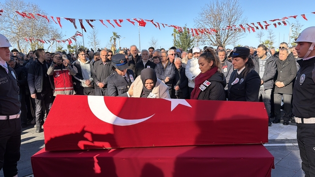 Düzce, şehit Turgut Külünk'ü son yolculuğuna uğurluyor
Şehit kardeşinden yürek yakan veda: "Bizi orada bekle ağabey"