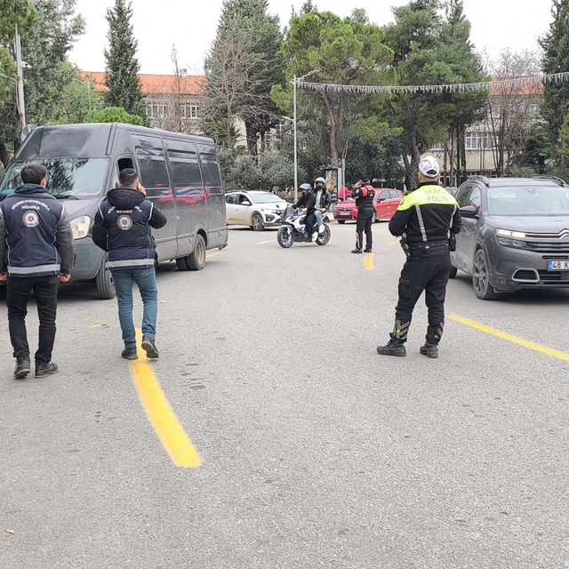 Muğla Cumhuriyet Meydanı'nda geniş kapsamlı trafik denetimi