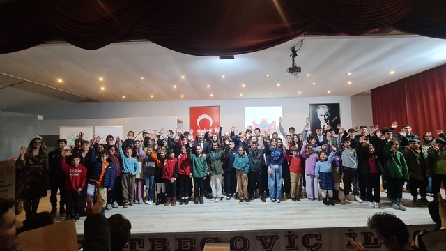 Efeler'de öğrenci meclisi açılış programı gerçekleştirildi