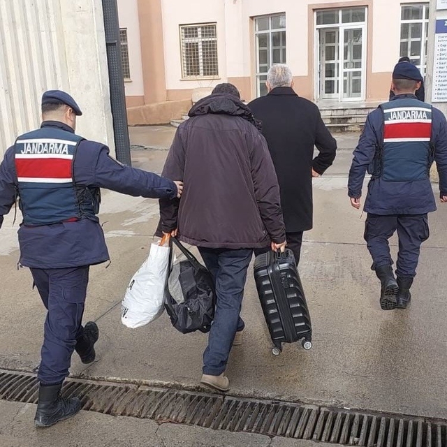 Samsun'da 17 yıl hapis cezası bulunan baba ile 8 yıl hapis cezası olan oğlu...