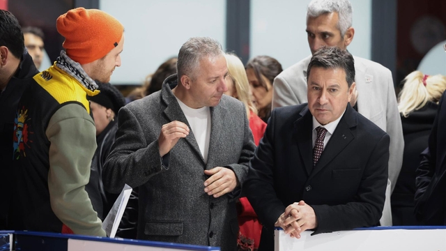 Muğla'nın Menteşe ilçesine buz pateni pisti kuruldu