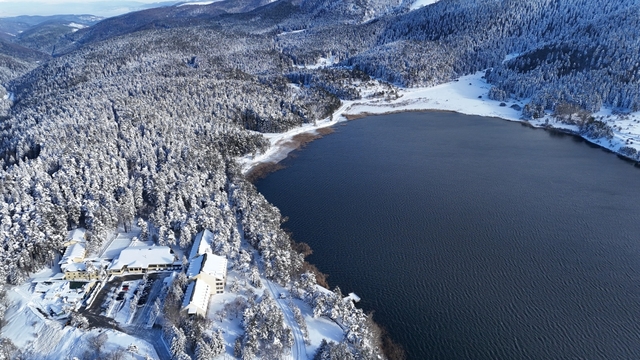 Karla kaplı Abant'ta eşsiz manzara