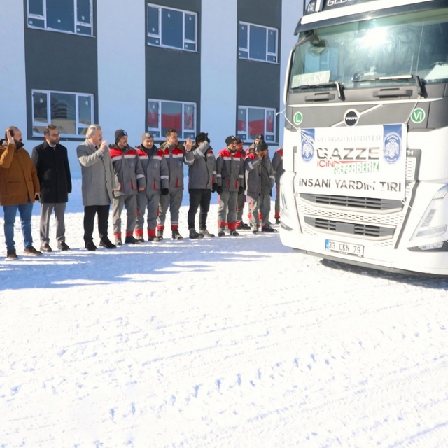 Melikgazi'nin yardım tırı dualarla Gazze'ye uğurlandı