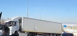 Diyarbakır'da buzlanma nedeniyle tır yoldan çıktı