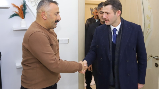 Çukurca Kaymakamı Cebeci, vatandaşlarla buluştu