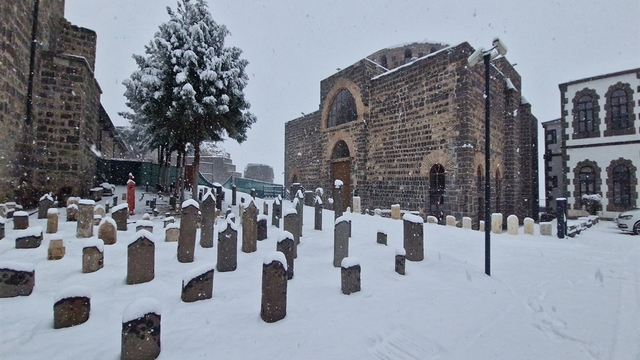 Diyarbakır'da eğitime kar engeli
