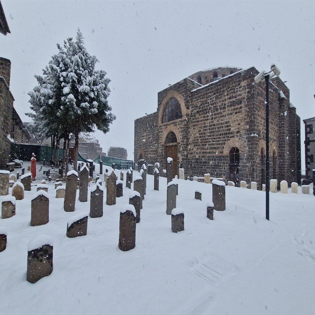 Diyarbakır'da eğitime kar engeli