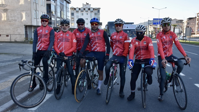 Sarıkamış şehitlerini anmak için İstanbul'dan yola çıkan bisikletliler Giresun'da