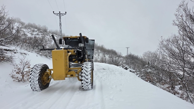 Elazığ'da kapanan köy yolları yeniden ulaşıma açıldı
