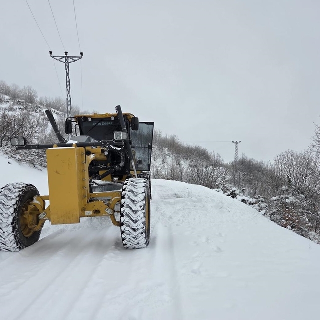 Elazığ'da kapanan köy yolları yeniden ulaşıma açıldı