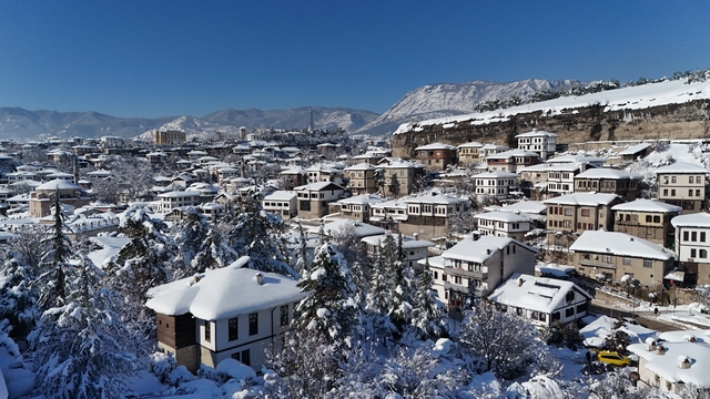 Kar altında masalsı görüntüler sunan UNESCO Kenti Safranbolu dron ile görüntülendi
Osmanlı'nın parmak izi Safranbolu'da kartpostallık kış manzaraları