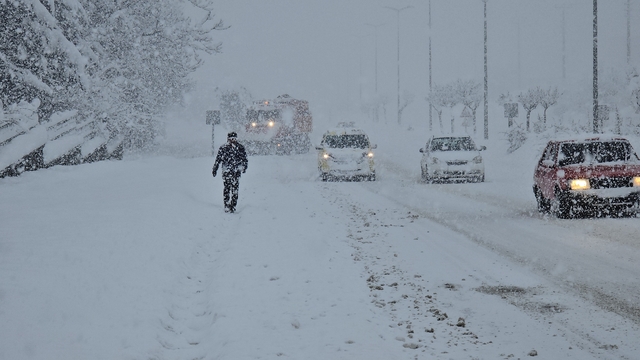Karabük'te kar tatili uzadı
Karabük'te kar yağışı nedeniyle okullara 1 gün daha ara