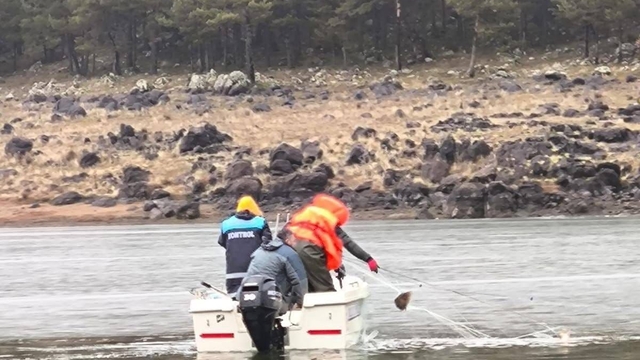 Seben Gölü'nde yapılan denetimde 500 metre uzunluğunda ağ ele geçirldi