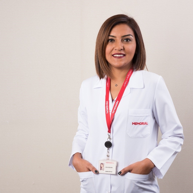 Yılbaşı akşamında yemek yerken pişman etmeyecek 10 altın kural