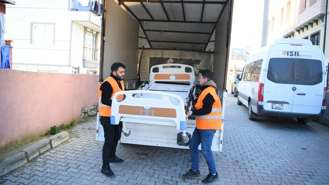 2025 yılında ihtiyaç sahiplerine kırtasiyeden hasta yatağına kadar sosyal yardım